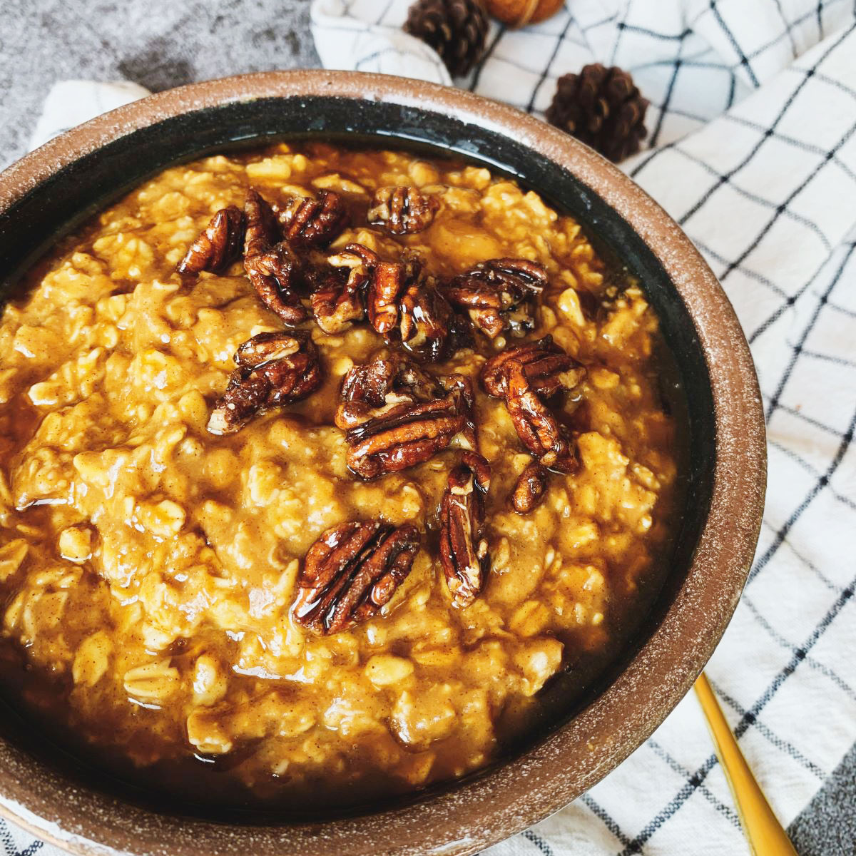 pumpkin pie oatmeal with quick candied pecans
