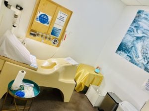 colon hydrotherapy room with equipment